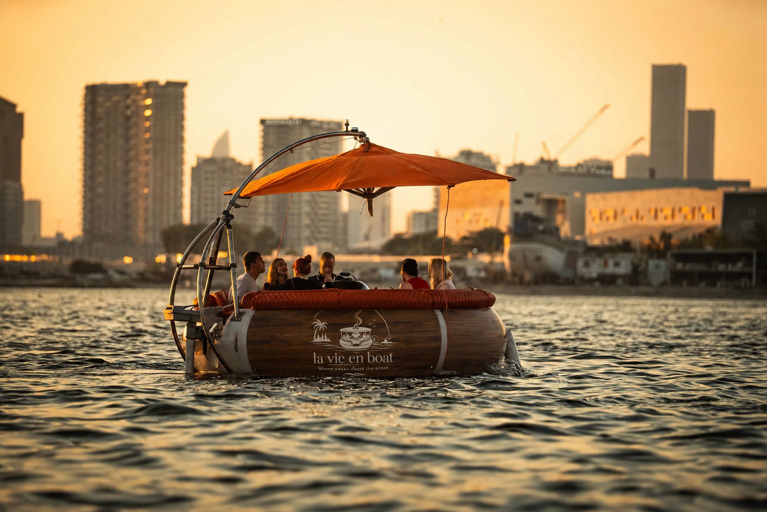 BBQ Donut Boat With Food & Softdrinks